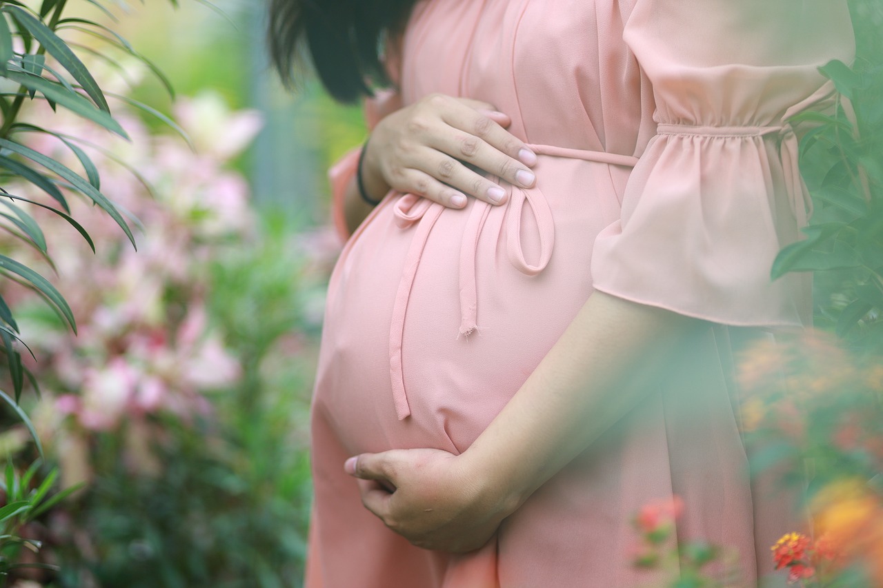 איך תדעי אם את בהריון? | תסמיני הריון ובדיקות